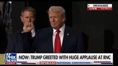 Трамп вперше після замаху з'явився на людях