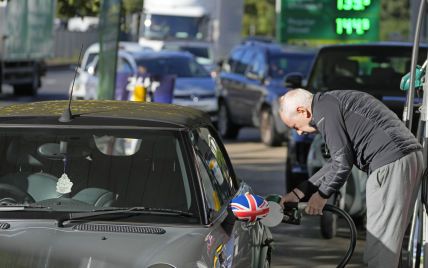 Из-за топливного кризиса Великобритания мобилизовала военных для перевозки бензина на АЗС