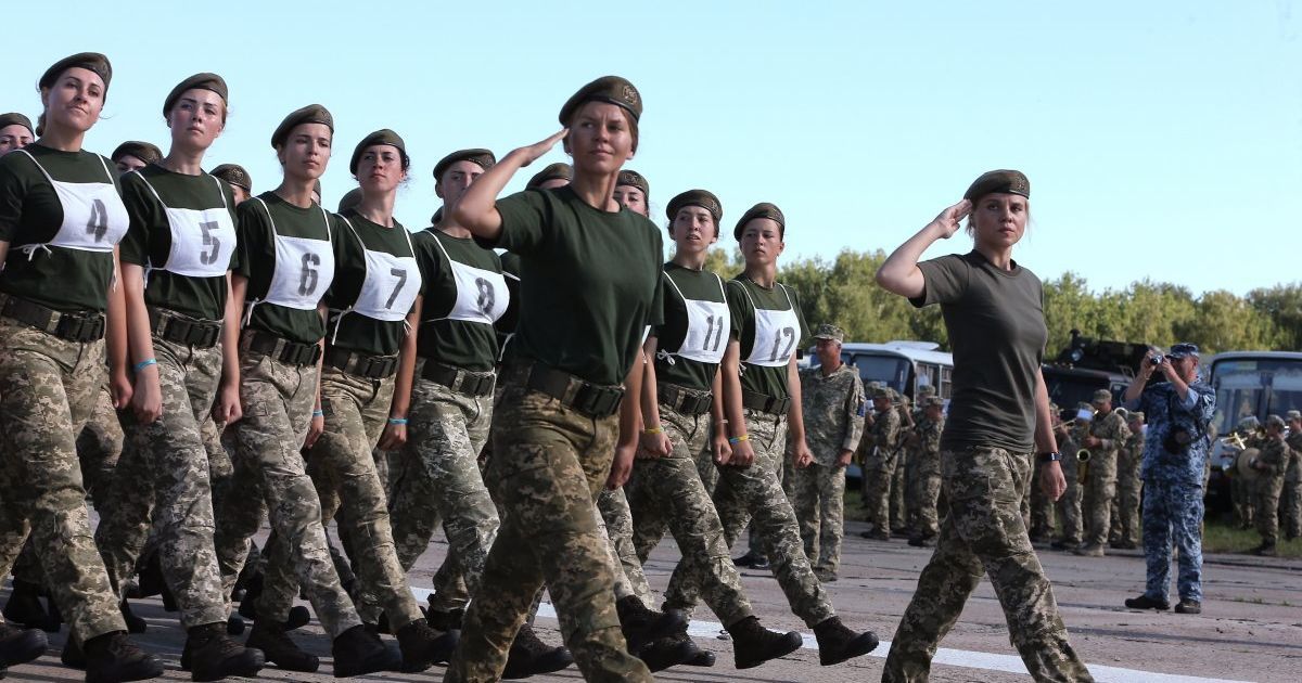 Правительство разрешило девушкам поступать в военные лицеи