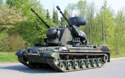 До України з Німеччини прибули перші зенітні самохідні артилерійські установки Gepard