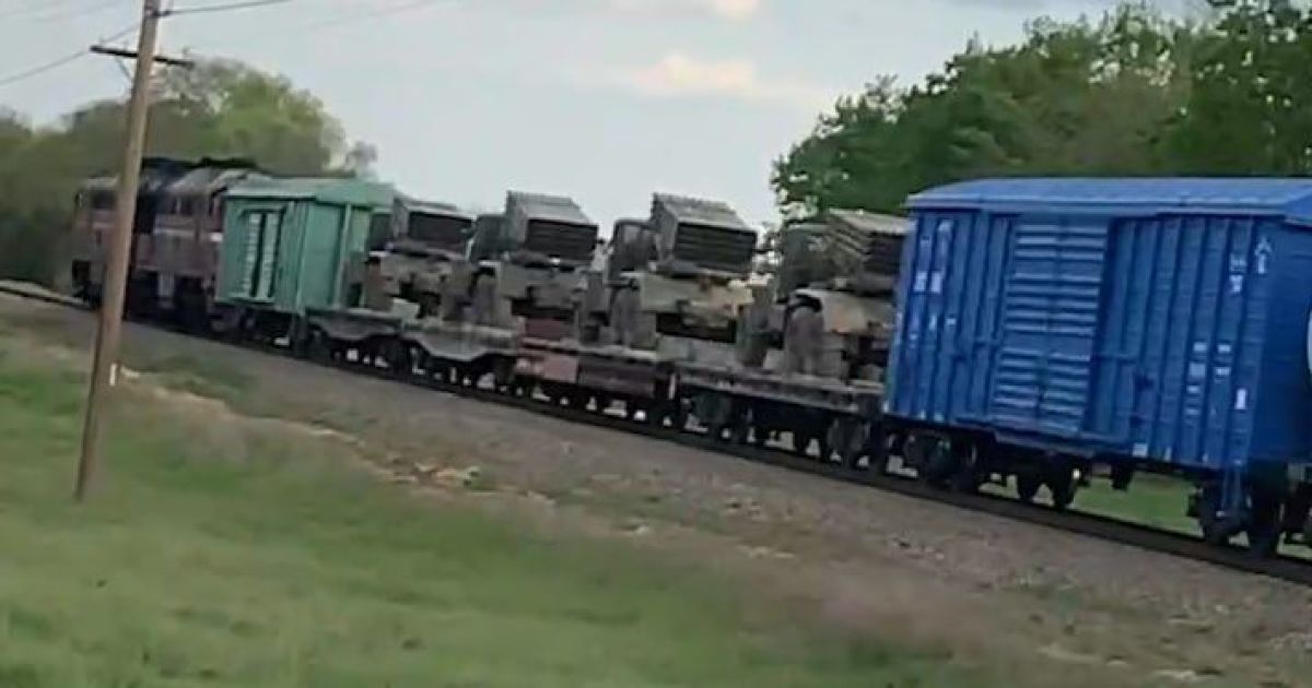 Окупанти у Криму перекидають батареї "Градів"