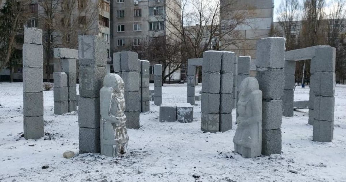 "Епоха пізнього бюджетного розпилювання": "стоунжендж" за 1,5 млн гривень у Харкові шокував Мережу (фото)