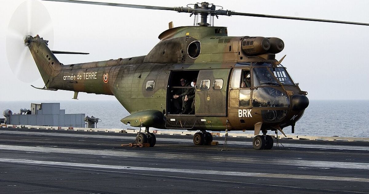 Вертолет SA-330 Puma.