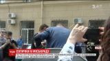 Столкновения в горсовете Харькова: дымовые шашки, слезоточивый газ и заместитель мэра в мусорнике
