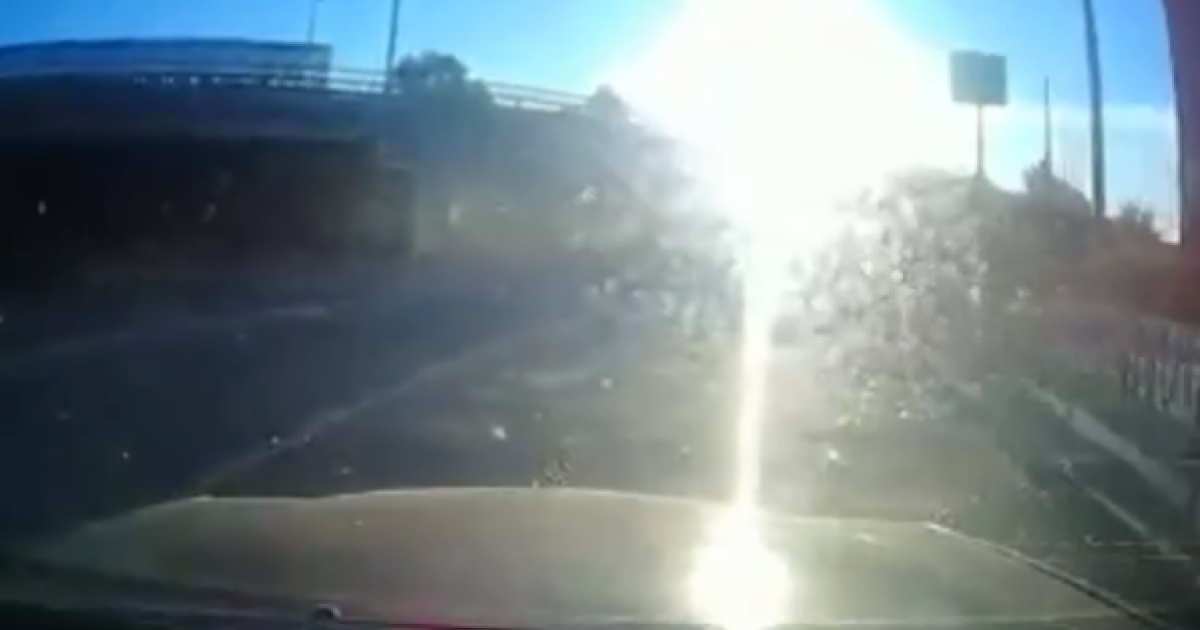 Сонце засліпило очі: у Києві водій збив пішохода просто на переході (відео)