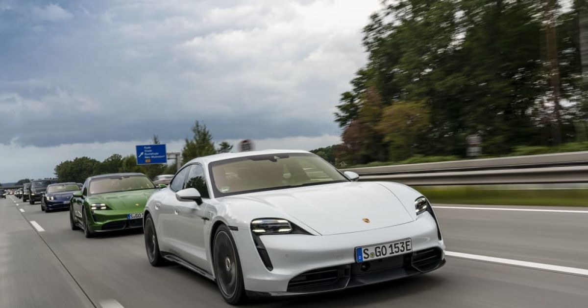 Электрокары Porsche Taycan начали продавать в Украине