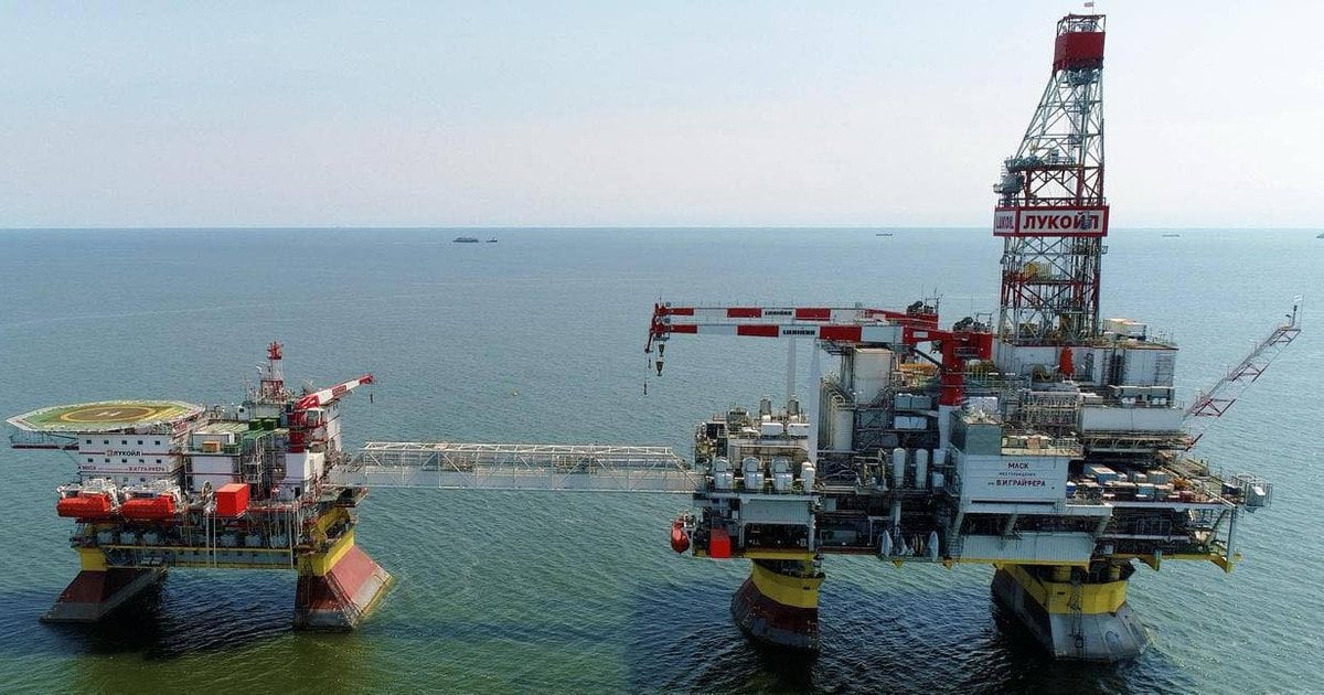 Нафтовидобувна платформа РФ у Каспійському морі