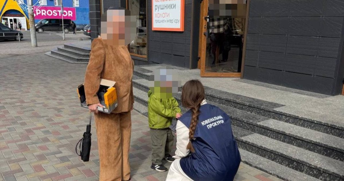Жінка намагалася продати дитину