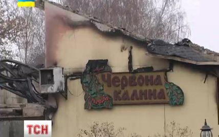 В Киеве неизвестные забросали "коктейлями Молотова" ресторан возле Днепра