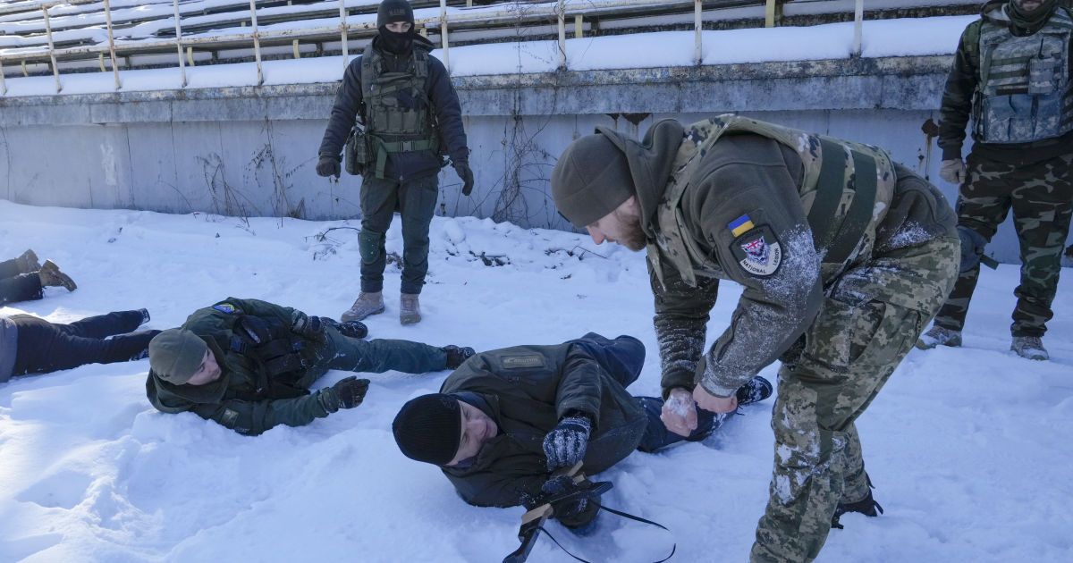Заработала "горячая линия" терробороны: на какие вопросы украинцев будет отвечать