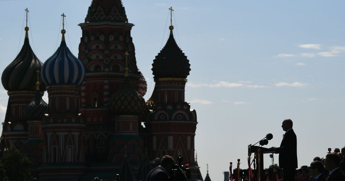 Президент Росії Володимир Путін біля Кремля