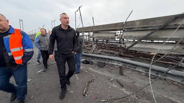 Влучання в інфраструктуру метро на Південному мосту. / © Віталій Кличко/Тelegram