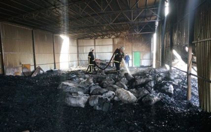 В Харьковской области сгорел склад с пятью тоннами угля: появилось фото