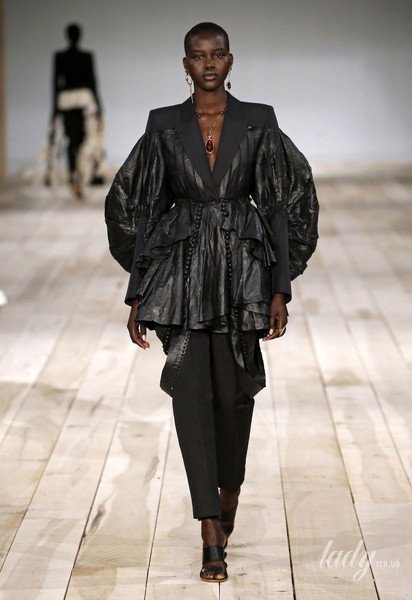 Коллекция Alexander McQueen прет-а-порте сезона весна-лето 2020 / © East News
