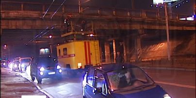 В Киеве троллейбус устроил ДТП с обрывом проводов