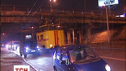 У Києві тролейбус влаштував ДТП з обривом дротів