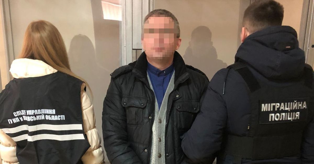 44-річний львів'янин роками вчиняв сексуальне насильство щодо своєї малолітньої доньки: фото
