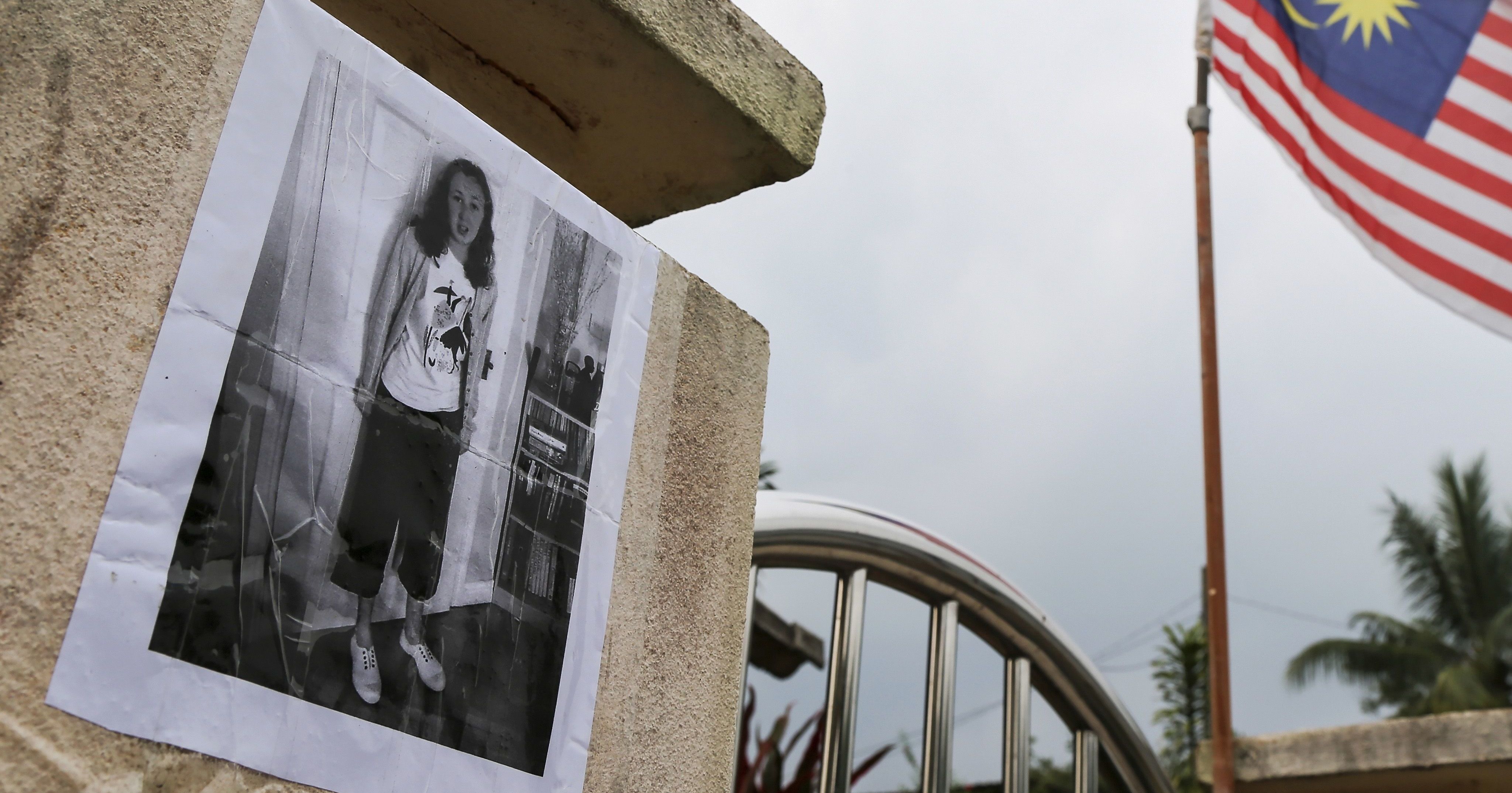 В Малайзии при загадочных обстоятельствах исчезла 15-летняя британка - ее искали даже шаманы и спецназ, но нашли мертвой. Детали дела