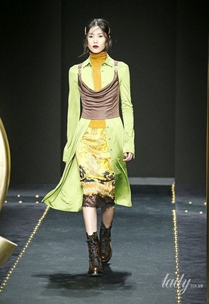 Коллекция Versace прет-а-порте сезона осень-зима 2019-2020 / © East News