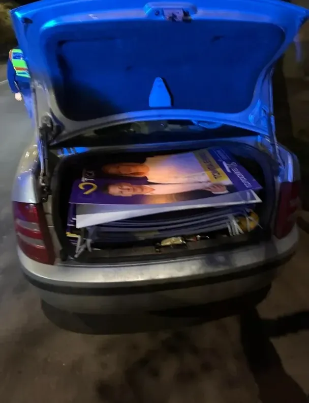 В Угорщині виявили підроблені плакати опозиційної партії, написані українською мовою.  / © соцмережі