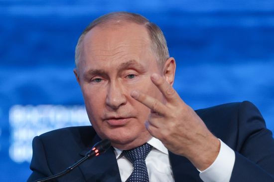 Спочатку "армія вирішить всі завдання", а потім "вважаю за необхідне провести мобілізацію": як змінилася риторика Путіна за пів року (відео)