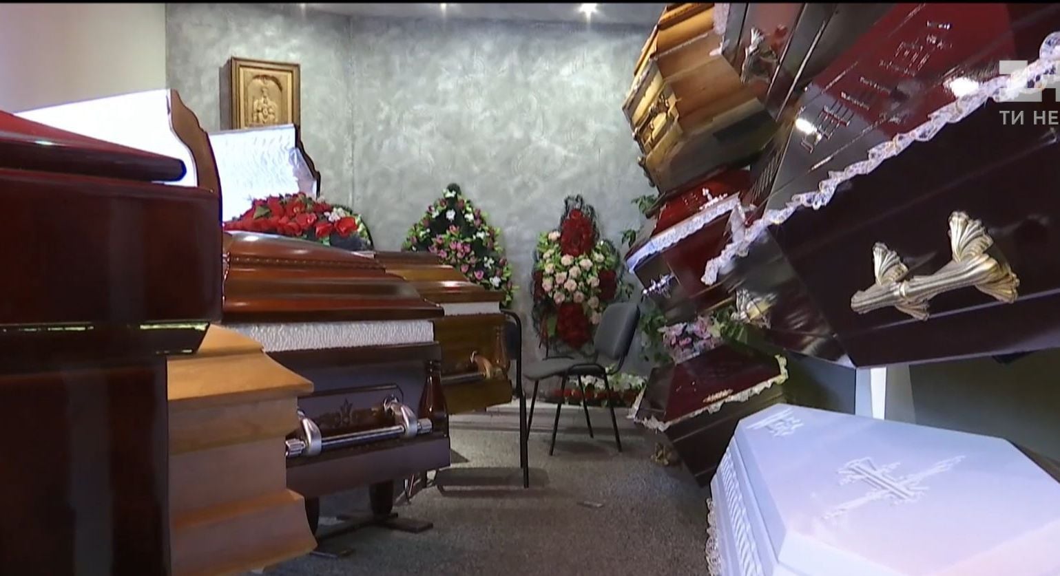 С 15-го марта украинцы не смогут похоронить родных без разрешения суда