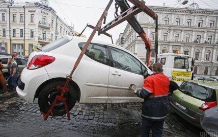 У Києві дорога евакуація автомобіля: як оскаржити суму і знизити її вдвічі