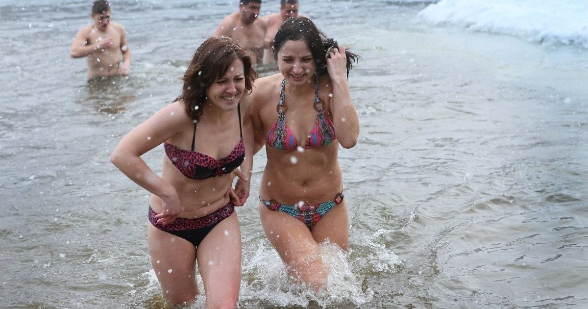 Україна святкує Водохреще: як правильно купатися в ополонці. Інфографіка