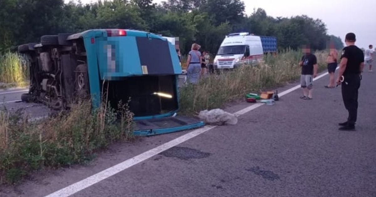 В Луганський області через перекидання маршрутки 9 людей отримали поранення