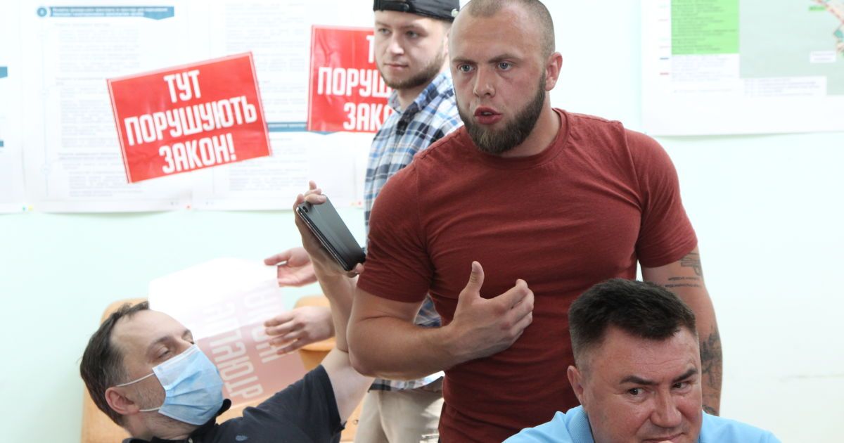 У Києві невідомі молодики намагалися зірвати конкурс на визначення перевізників на столичних маршрутах