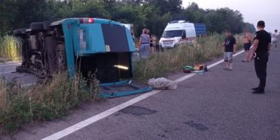 В Луганский области из-за опрокидывания маршрутки 9 человек получили ранения
