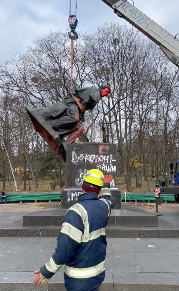 Демонтаж пам'ятника Пушкіну в Києві / Скриншот