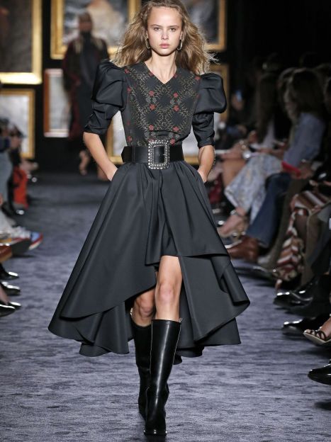 Прето порте. Платья шанель прет а порте. Коллекции одежды прет-а-порте это. Коллекция селин. Прет а порте от кутюр.