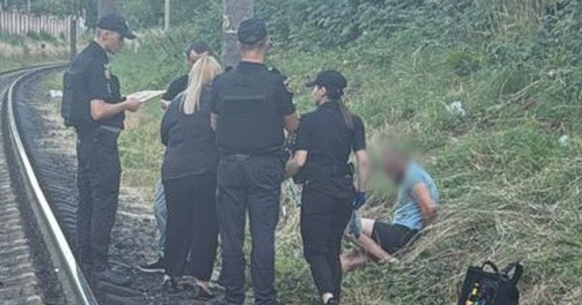 Во Львове мужчина напал на детей
