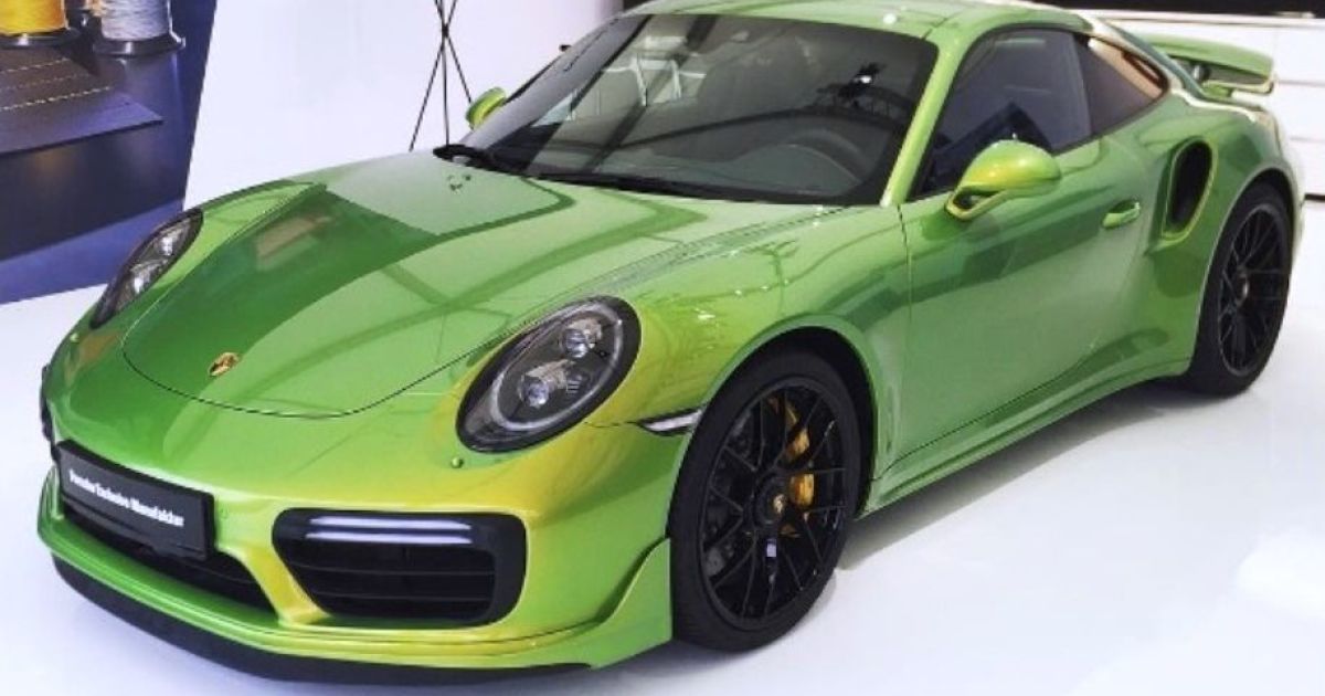 Покупатели Porsche 911 Turbo S могут заказать цвет кузова за 82 645 евро