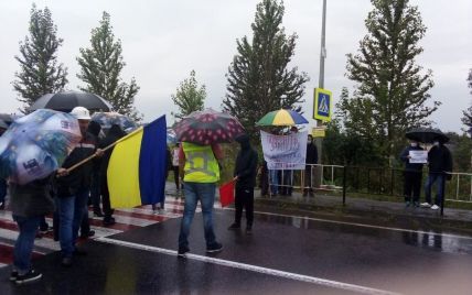 Львовские шахтеры перекрыли международную трассу: появилось фото