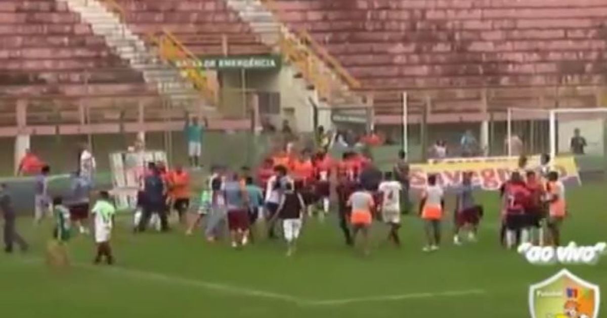 Драка в Бразилии закончилась 11 красными карточками