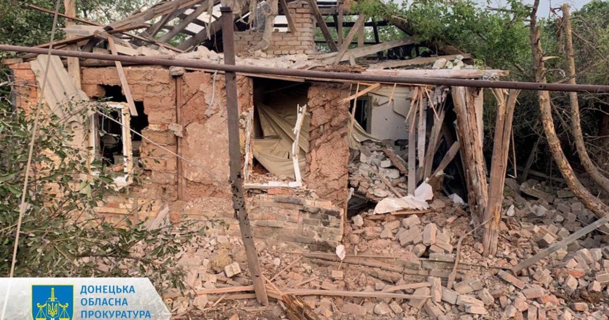 В Донецкой области россияне массово обстреливают населенные пункты: погибли три человека, есть ранены