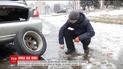 У Дніпрі водії пробили десятки коліс у ямах на жвавому проспекті