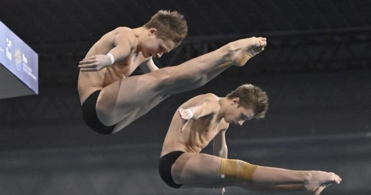 Українські підлітки вибороли "золото" у синхронних стрибках на юніорському чемпіонаті світу