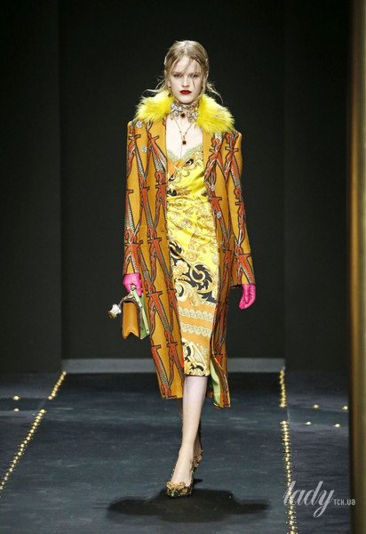 Коллекция Versace прет-а-порте сезона осень-зима 2019-2020 / © East News