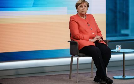 В тренде: Ангела Меркель надела жакет самого модного цвета этого года