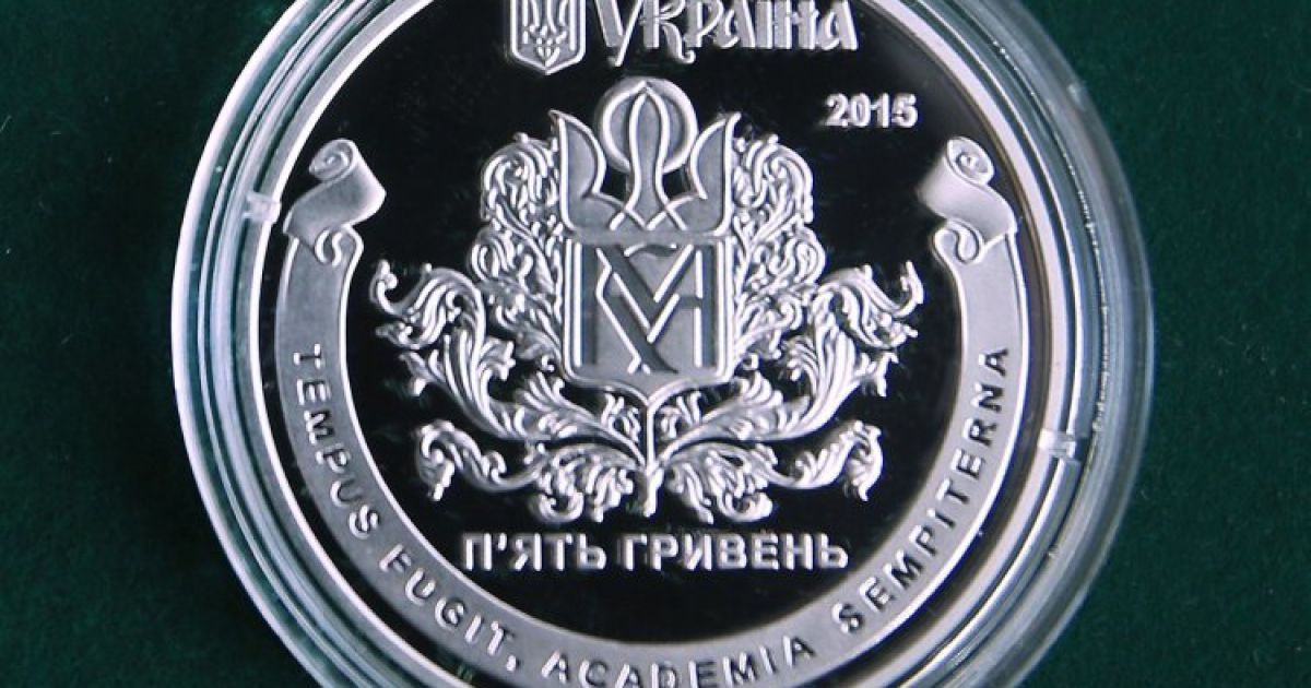 Памятная монета к 400-летию Национального университета &laquo;Киево-Могилянская академия&raquo; / © УНИАН