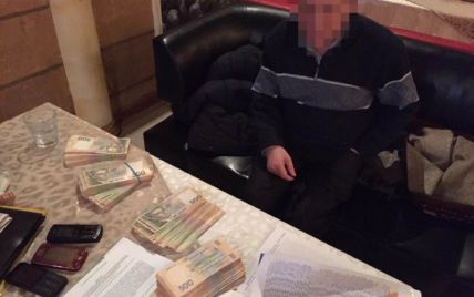 Одеський суддя Буран на очах детективів палив документи на нерухомість за кордоном