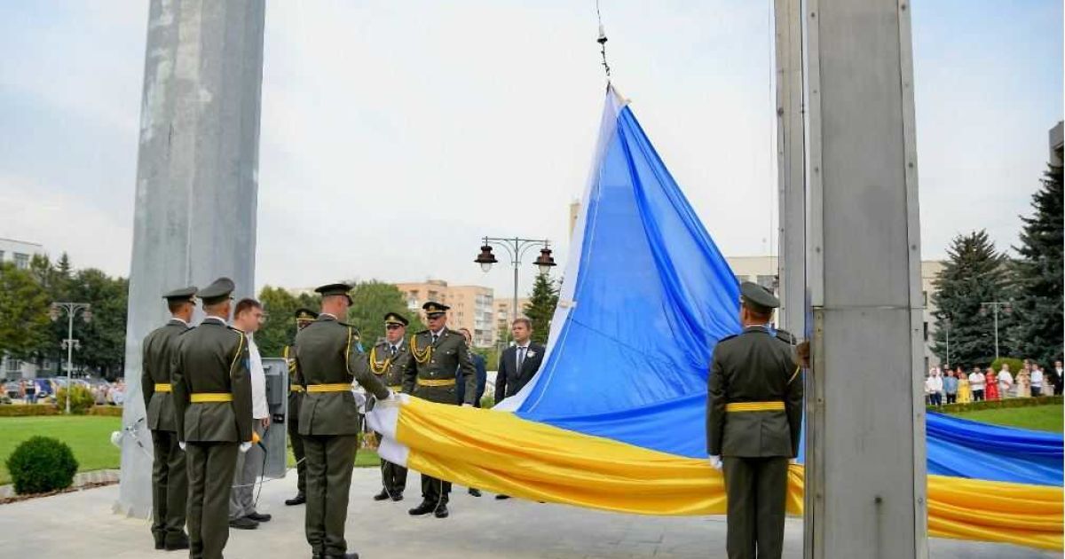 “Велике будівництво”: в ОДА розповіли про унікальність найвищого флагштока Рівного 