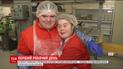 Солнечные сырные палочки: пекарня столичного гипермаркета взяла на работу парня с синдромом Дауна