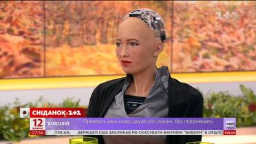 В студии "Сніданка" - человек-робот София