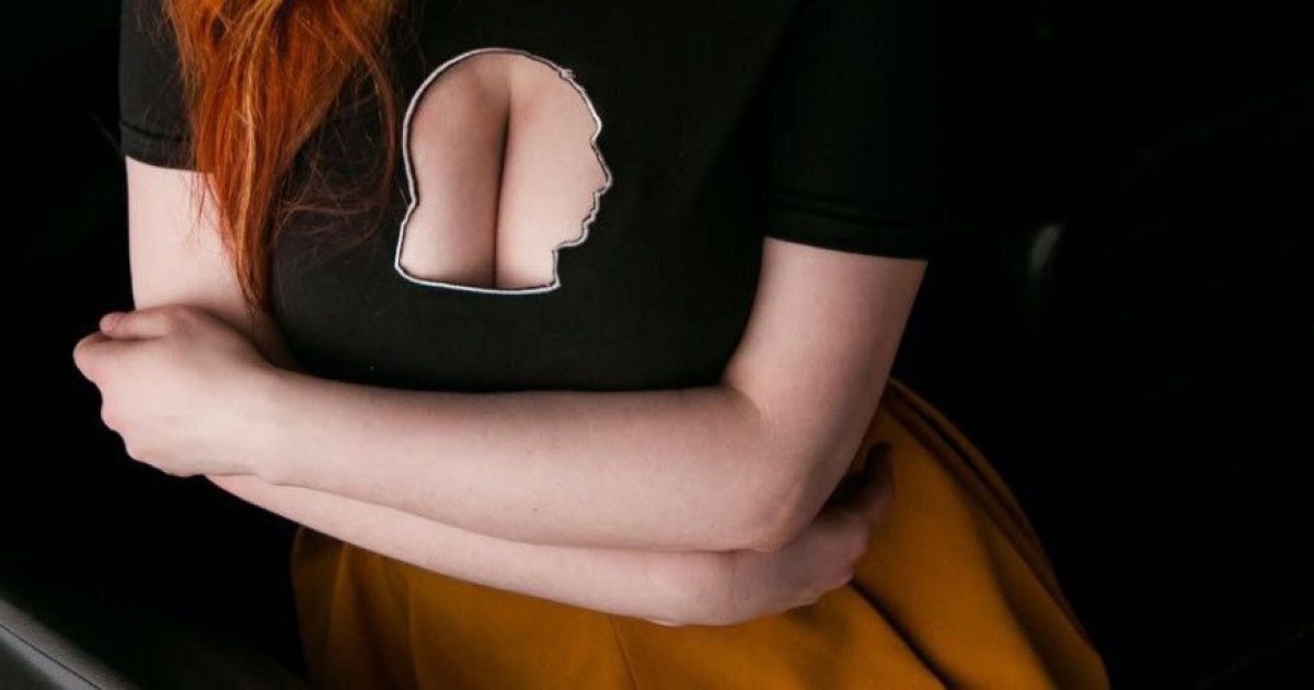 футболка з Путіним із декольте