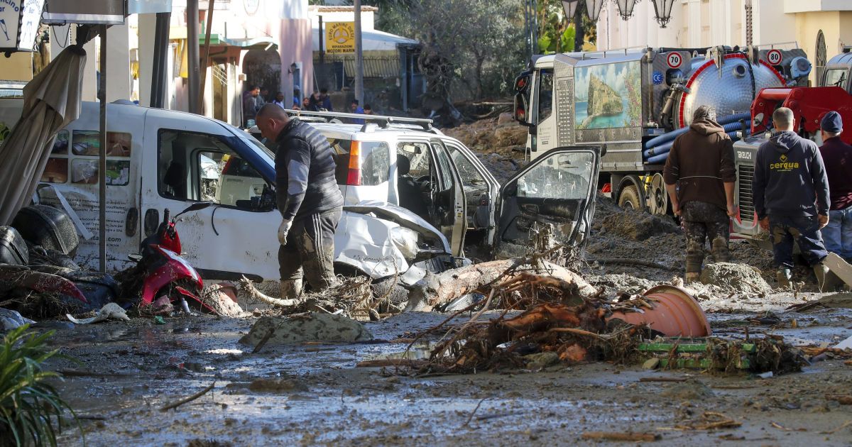 Трагедія на італійському острові Іскія: потоки багнюки зносили все на своєму шляху