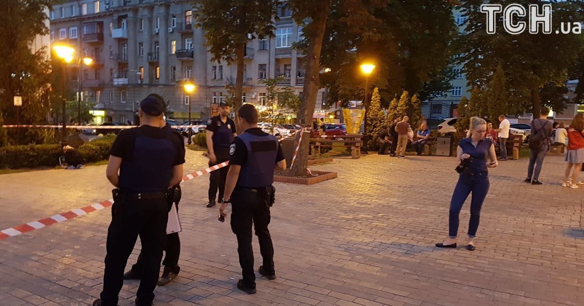 В Киеве возле Золотых ворот ножом убили мужчину